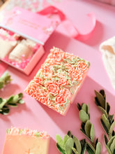 Cargar imagen en el visor de la galería, Crisantemos – Jabón Artesanal en Barra