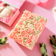 Cargar imagen en el visor de la galería, Crisantemos – Jabón Artesanal en Barra