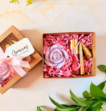 Cargar imagen en el visor de la galería, Bloming Beauty (vela de soja + lip gloss)