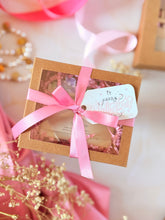 Cargar imagen en el visor de la galería, Cajita con Ventana + Jabón Artesanal – Deluxe, de Colección o Facial