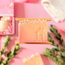 Cargar imagen en el visor de la galería, Crisantemos – Jabón Artesanal en Barra