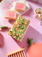 Cargar imagen en el visor de la galería, Tulips Whisper – Jabón Artesanal en Barra