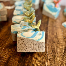 Cargar imagen en el visor de la galería, Jabón Sirenita – Aroma Floral Marino & Hidratación Suave