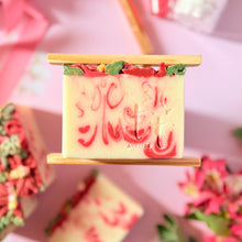 Cargar imagen en el visor de la galería, Hibiscus Flower – Jabón Artesanal en Barra