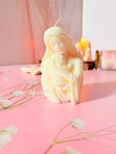 Cargar imagen en el visor de la galería, Madonna – Vela de Soya en Caja de Acetato con Lazo