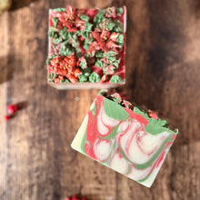 Cargar imagen en el visor de la galería, Flor de Pascua – Dulce Navidad & Aroma Festivo