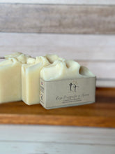 Cargar imagen en el visor de la galería, Jabón de Rosa Mosqueta y Avena – Nutritivo & Calmante