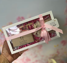 Cargar imagen en el visor de la galería, All ‘n One Little Gift Box – Jabones Artesanales para Regalar