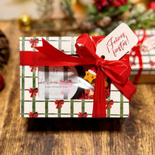 Cargar imagen en el visor de la galería, Christmas Edition Box – Jabón Artesanal + Sugar Whipped Soap
