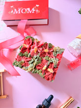 Cargar imagen en el visor de la galería, Hibiscus Flower – Jabón Artesanal en Barra
