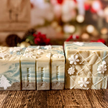 Cargar imagen en el visor de la galería, Winter Snowflake – Elegancia Invernal &amp; Copos de Nieve
