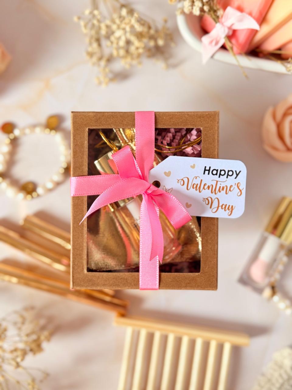 Lip gloss artesanal en cajita de regalo con mono rosa y tag personalizado – Tt atelier