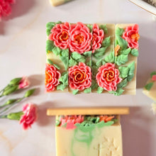Cargar imagen en el visor de la galería, Crisantemos – Jabón Artesanal Floral &amp; Primaveral | Tt atelier
