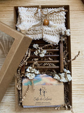 Cargar imagen en el visor de la galería, All ‘n One Little Gift Box
