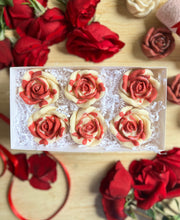 Cargar imagen en el visor de la galería, Flores de Mayo  (1/2 docena)
